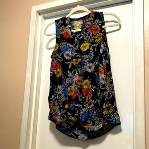Sleeveless black w/ floral pattern/med/buttons down the front w/twist at bottom